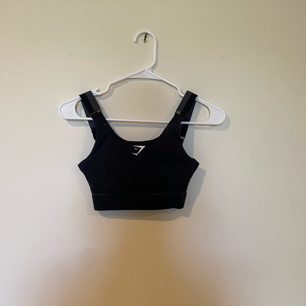 black gymshark shorts bra